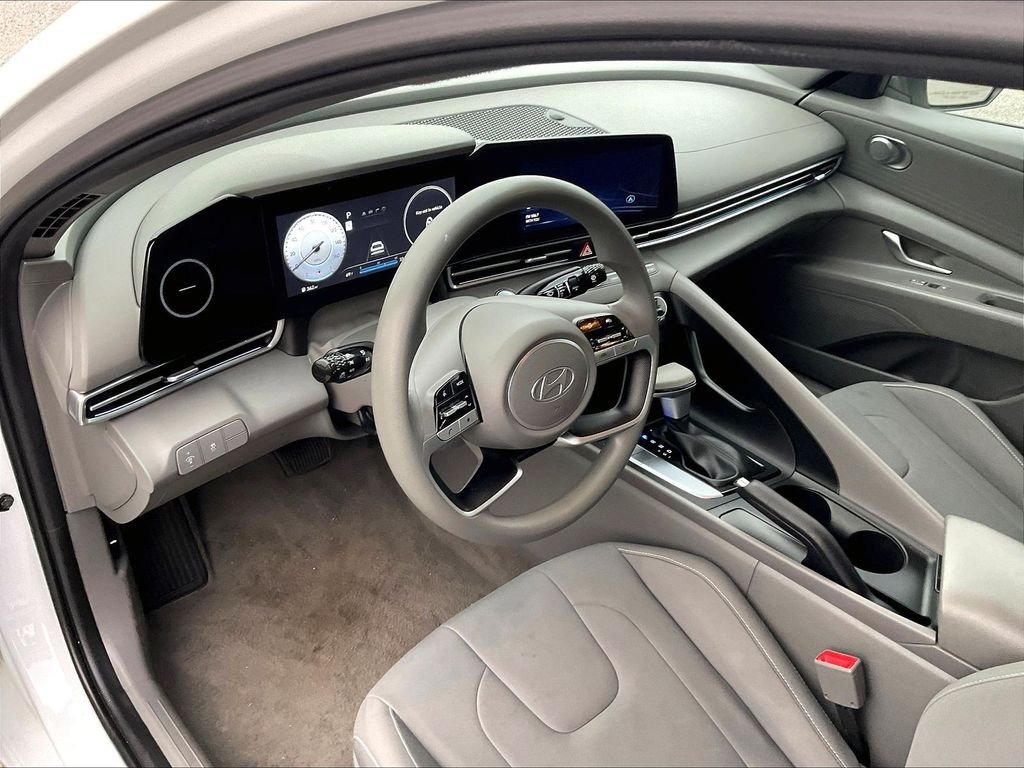 Used 2024 White Hyundai SEL image 8
