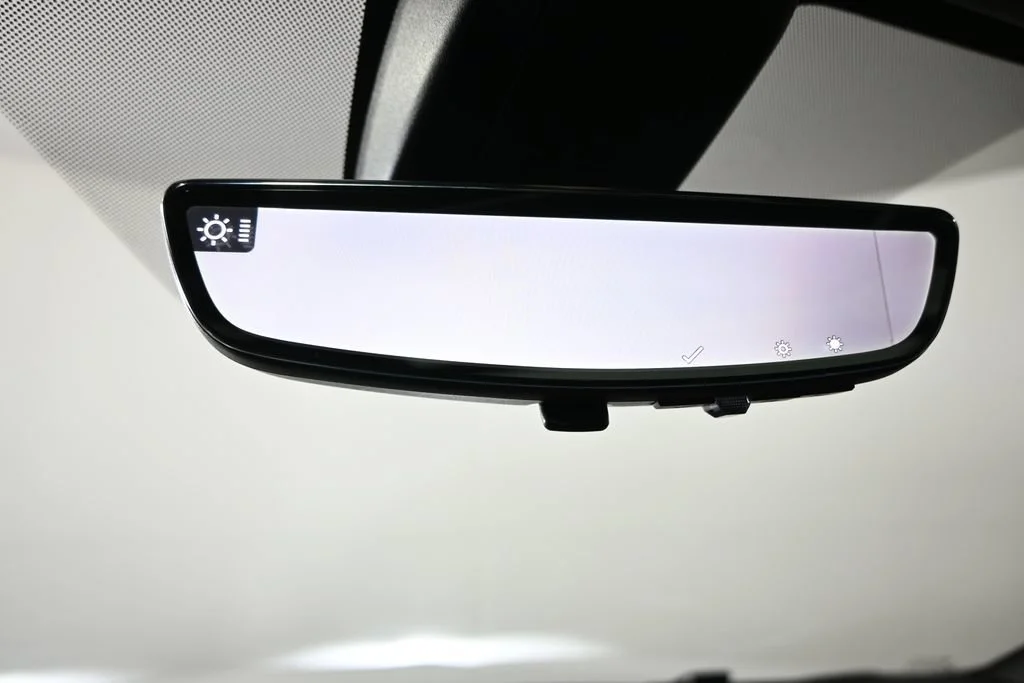 Used 2021 IRIDESCENT PEARL TRICOAT Chevrolet Premier image 34