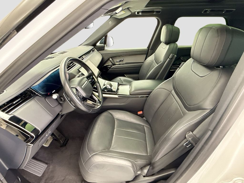 Used 2024 Fuji White Land Rover Dynamic SE image 18