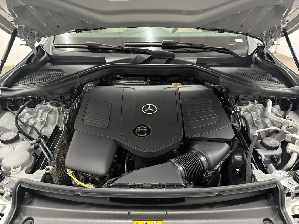 New 2027 White Mercedes-Benz GLC 300 image 29
