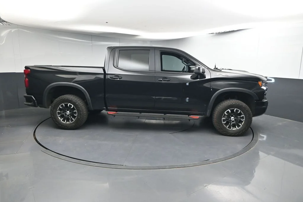Used 2025 Black Chevrolet ZR2 image 24