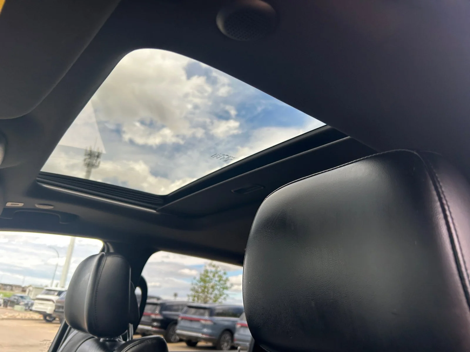 Used 2019 Diamond Black Crystal Pearl Jeep ALTITUDE image 17