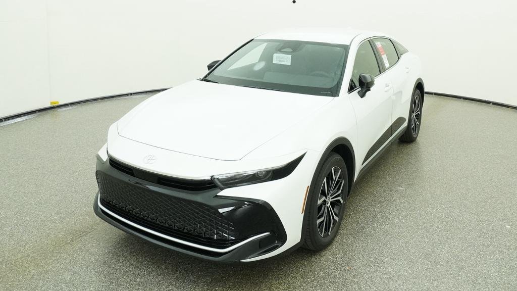 New 2026 Oxygen White Toyota XLE image 4