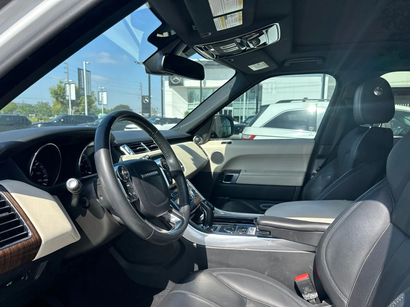 Used 2014  Land Rover 3.0L V6 Supercharged HSE image 17