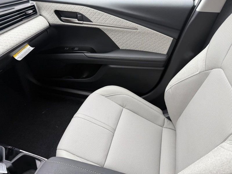 2026 Toyota Camry XSE - Photo 17