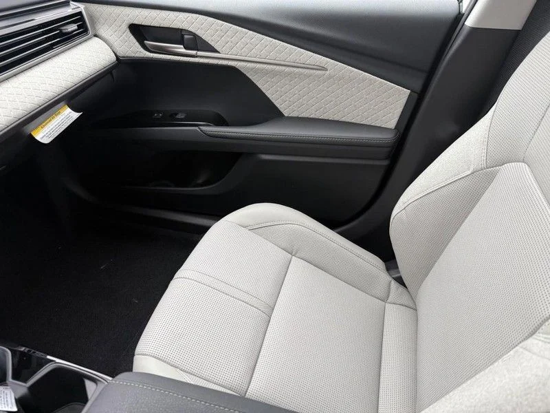 2026 Toyota Camry XLE - Photo 17