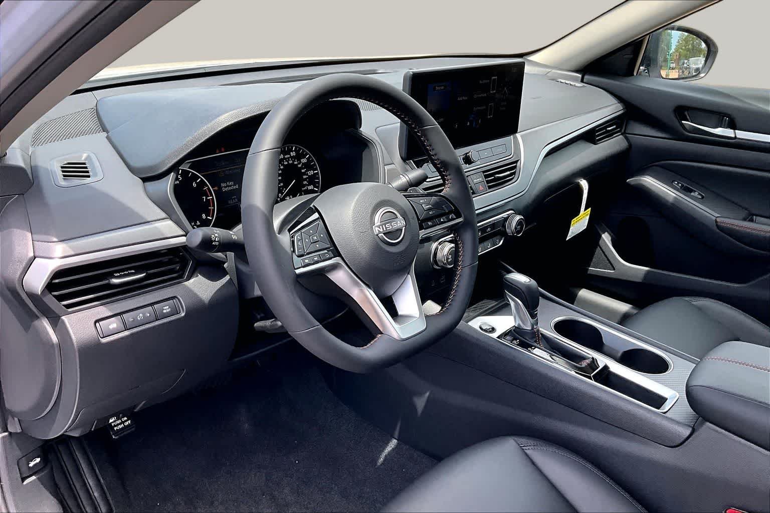 New 2026 Gray Sky Pearl / Super Black Two-tone Nissan SR image 10