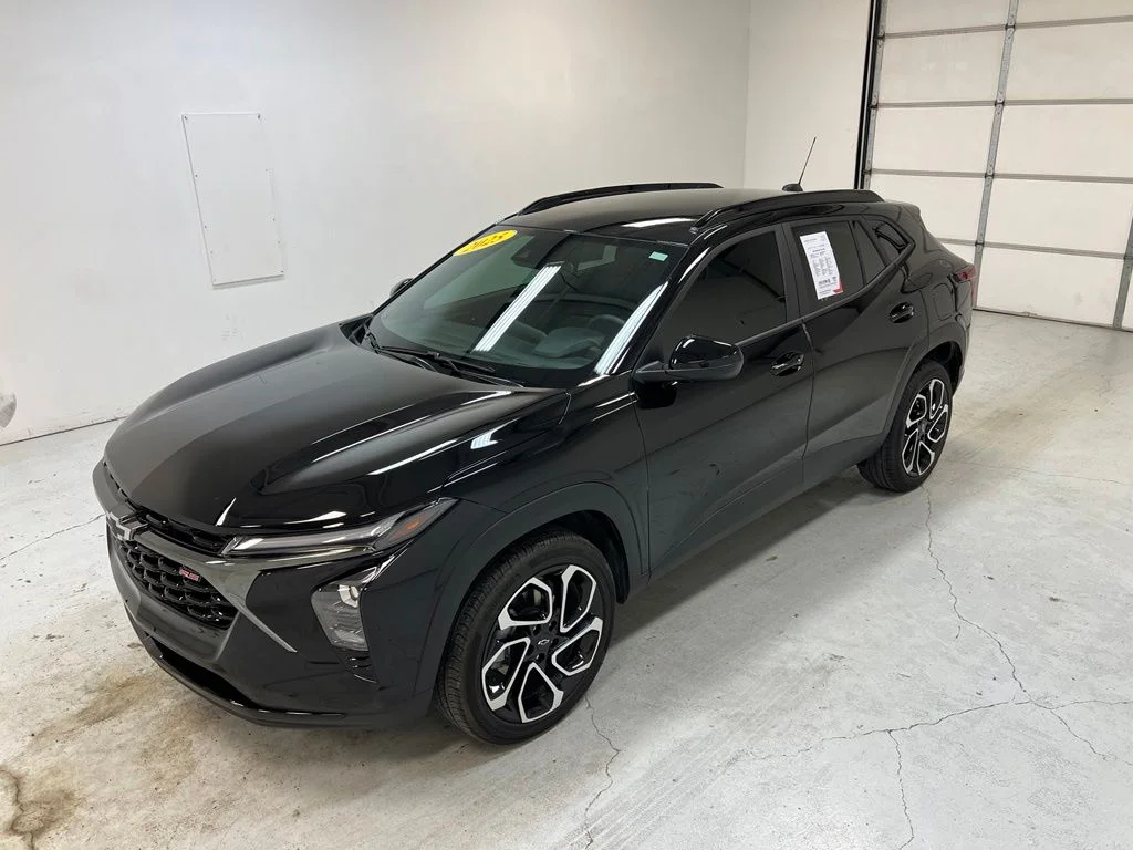 Used 2025 Black Chevrolet 2RS image 5