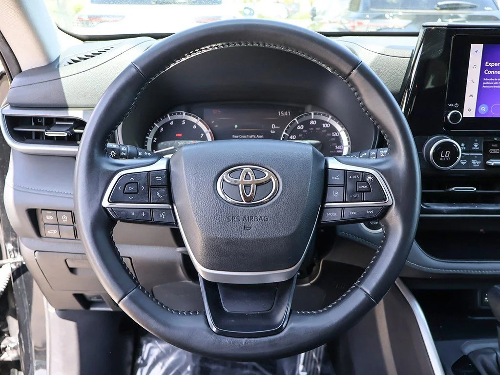 2024 Toyota Highlander LE - Photo 39