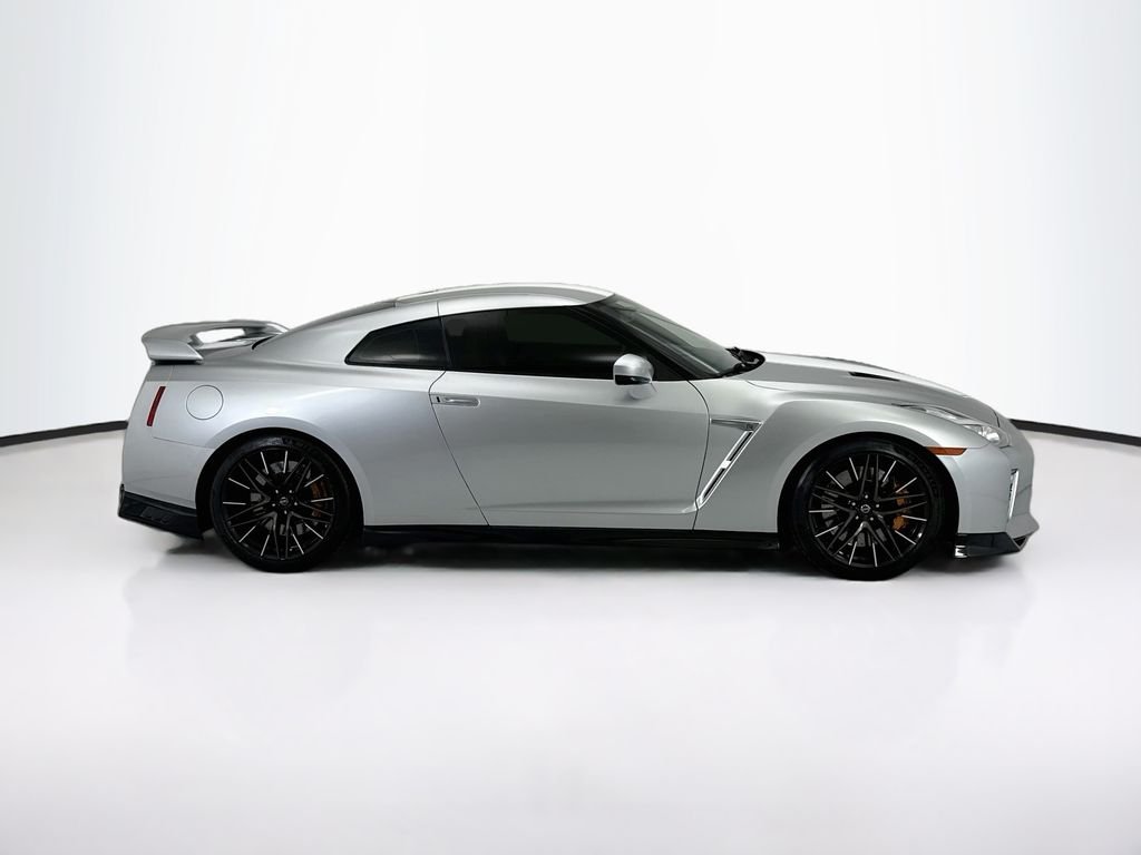 Used 2020 Super Silver Nissan Premium image 4