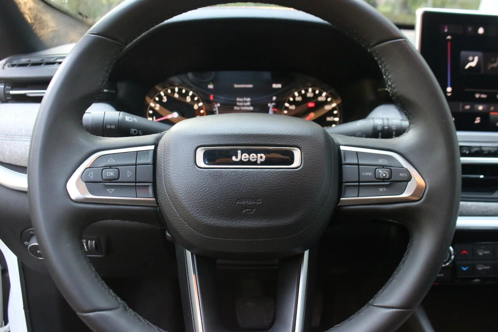 Used 2024 White Jeep Latitude image 17