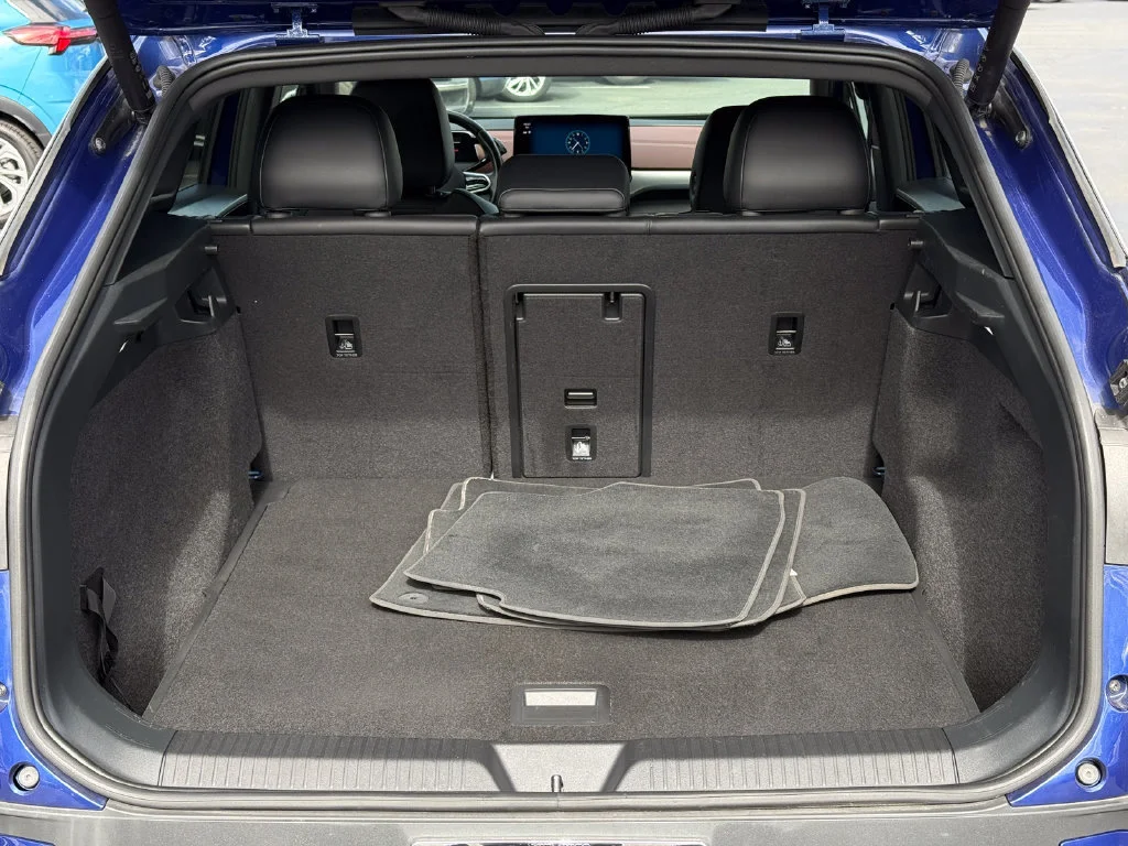 Used 2022  Volkswagen Pro S image 12