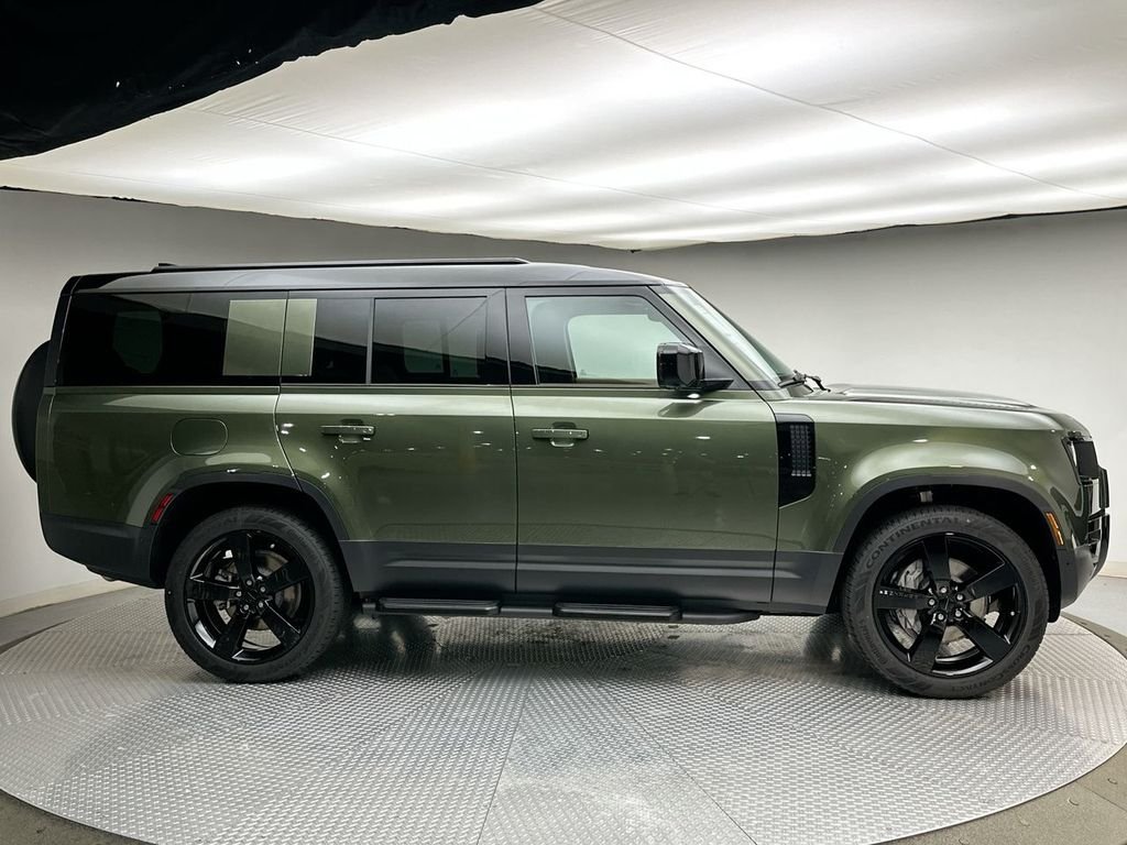 New 2026 Woolstone Green Metallic Land Rover S image 4