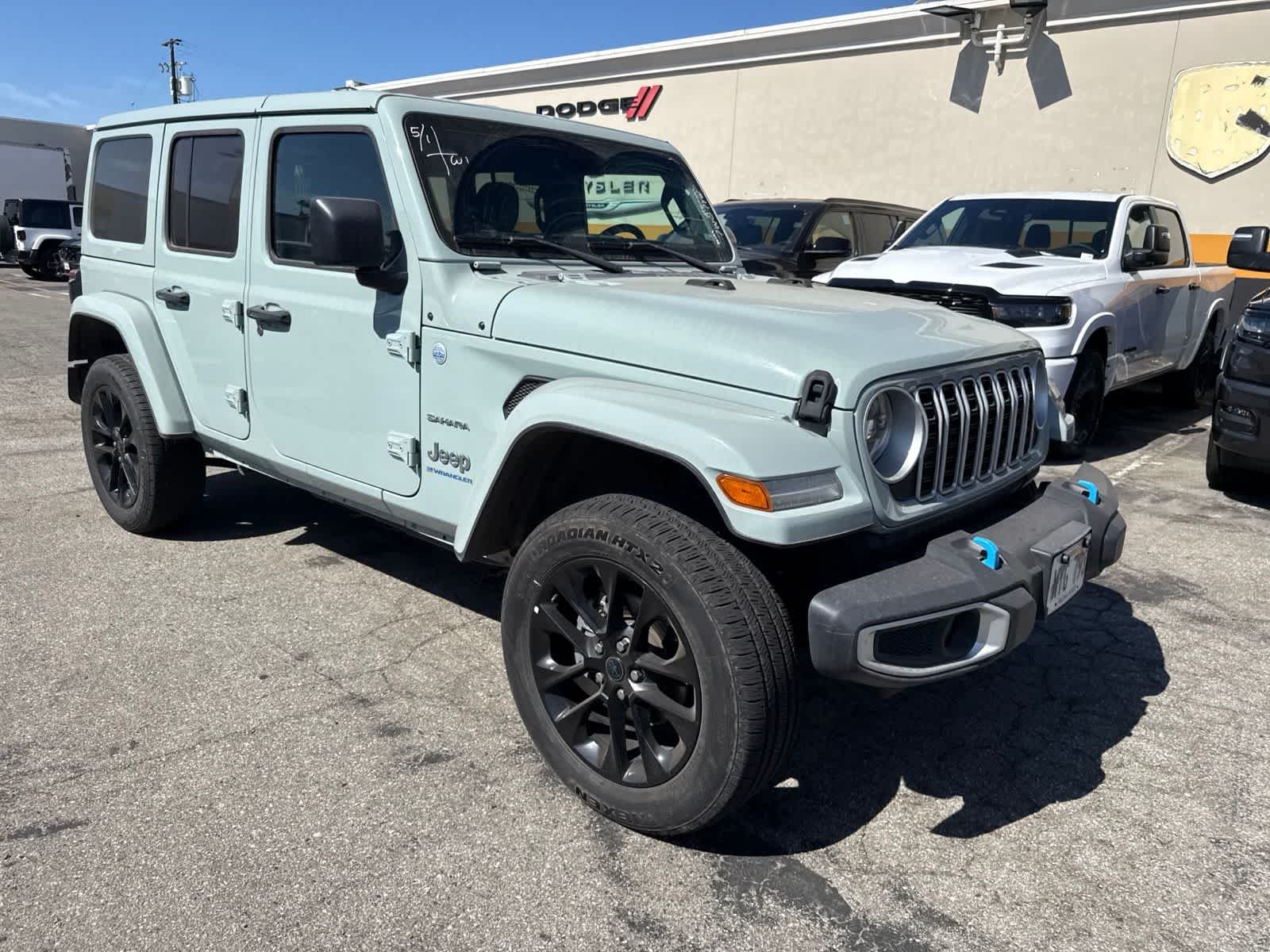 Used 2024 Earl Clearcoat Jeep Sahara image 9