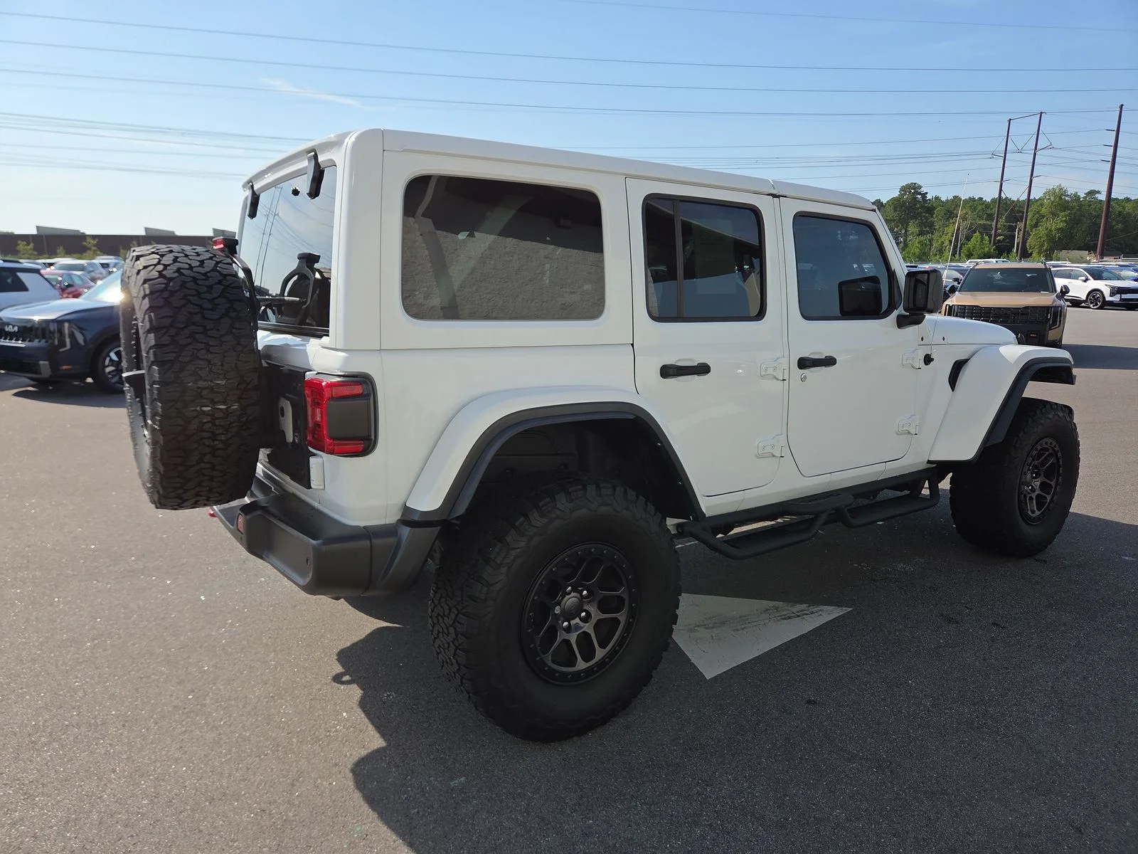 Used 2022 Bright White Clearcoat Jeep Unlimited Rubicon image 5