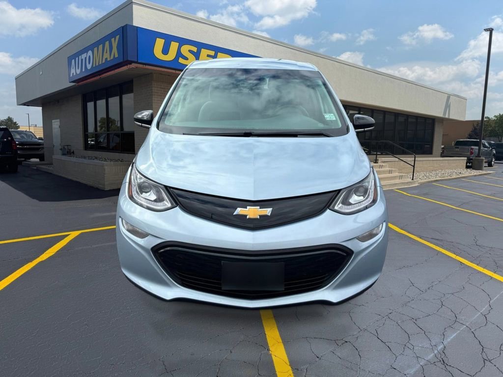 Used 2017 Includes (TUS) Black grille. Chevrolet LT image 3