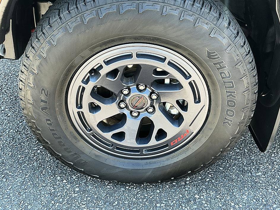 Used 2025 Boulder Gray Pearl Nissan PRO-4X image 9