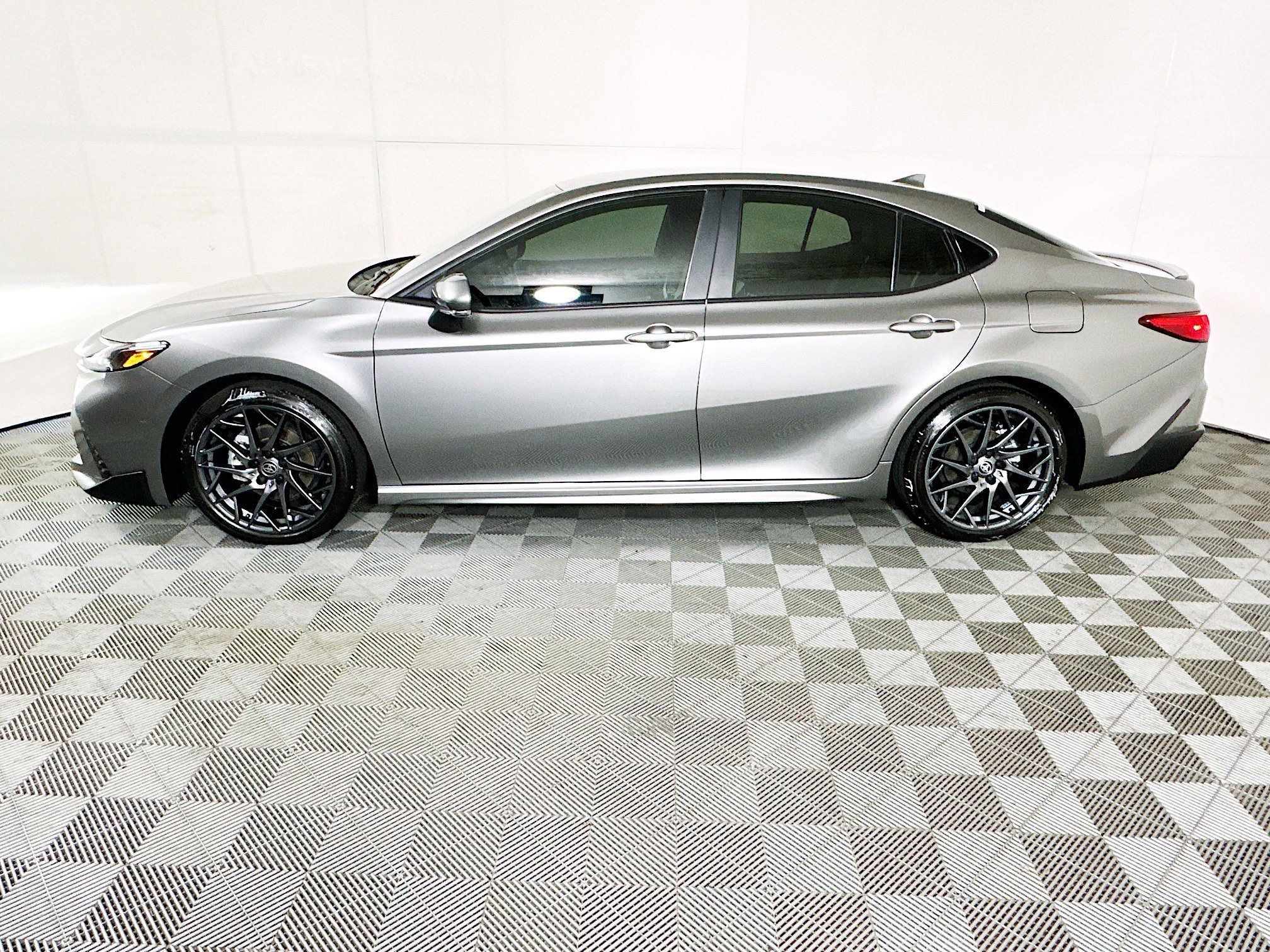 2025 Toyota Camry thumbnail 8