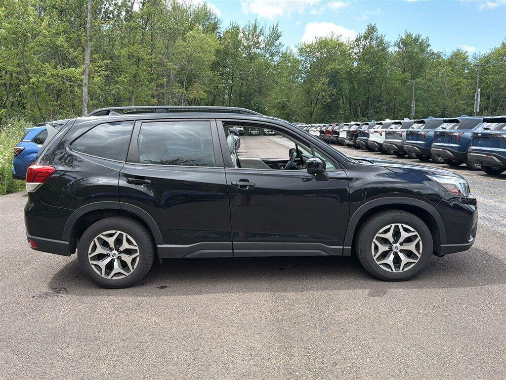 Used 2021 Crystal Black Silica Subaru Premium image 7