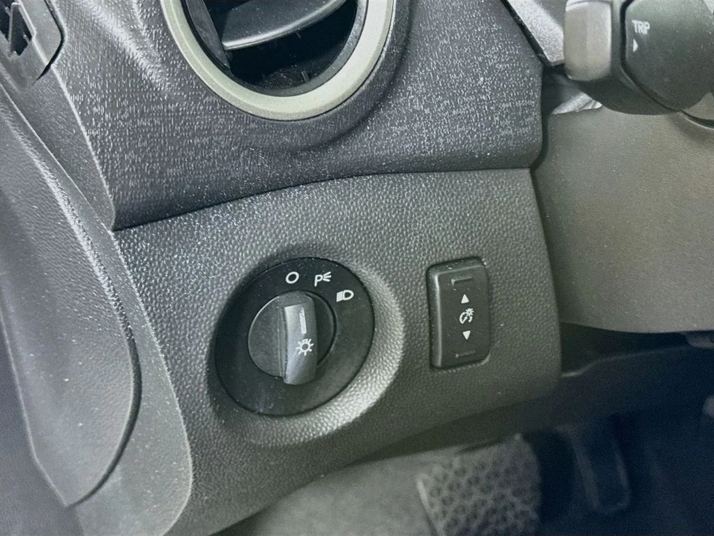 Used 2013 Silver Ford SE image 10