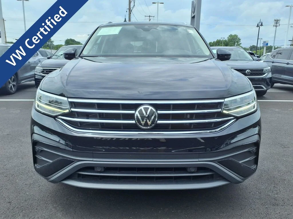 Certified Used 2023 Deep Black Volkswagen 2.0T SE 4-Motion image 6