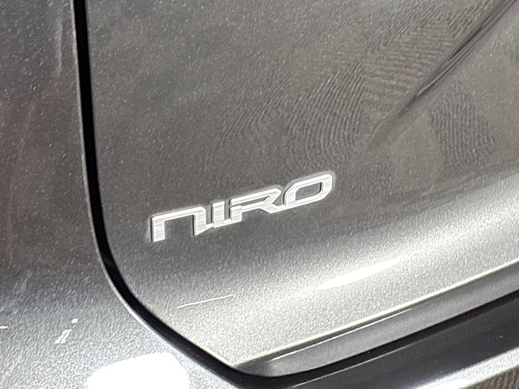 Used 2024 Gray Kia Wind image 24