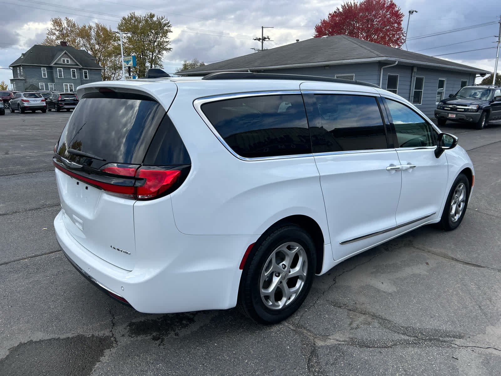 2023 Chrysler Pacifica Limited photo 3