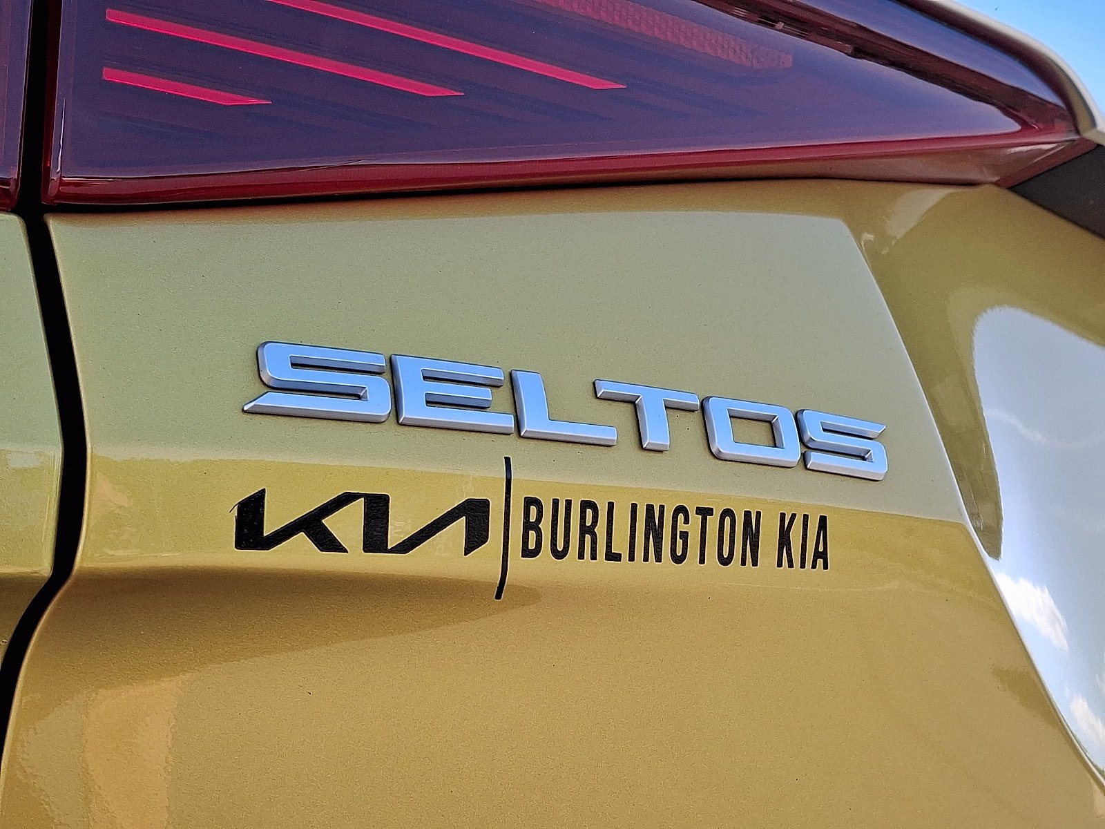 Certified Used 2023 Starbright Yellow - B4Y Kia SX Turbo image 32