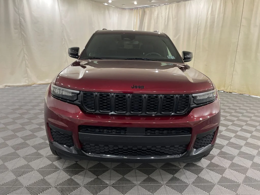 Used 2024 Velvet Red Pearlcoat Jeep Altitude X image 3