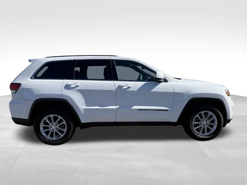 Used 2022 White Jeep Laredo E image 28
