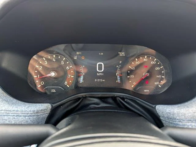 Used 2022  Jeep Latitude image 15