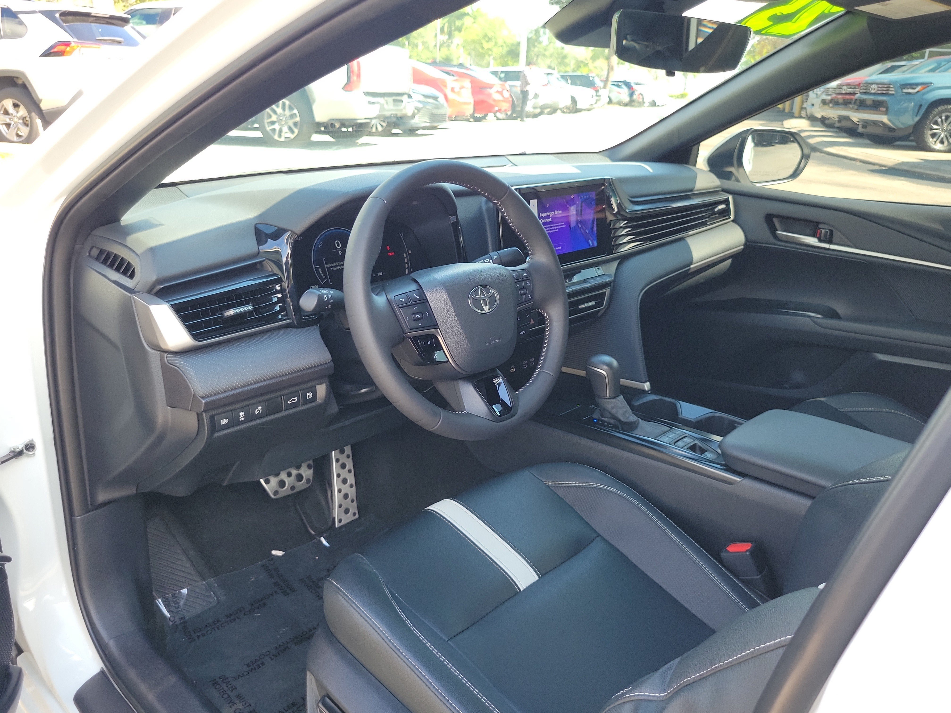 Used 2025 Ice Toyota SE image 15