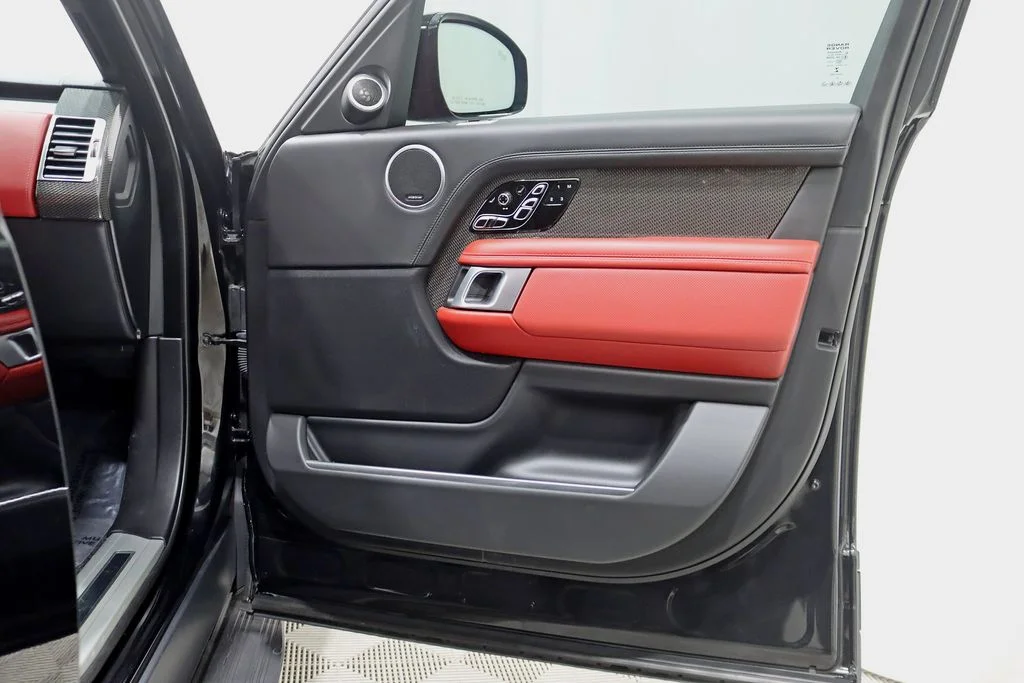 Used 2021  Land Rover SVAutobiography image 40