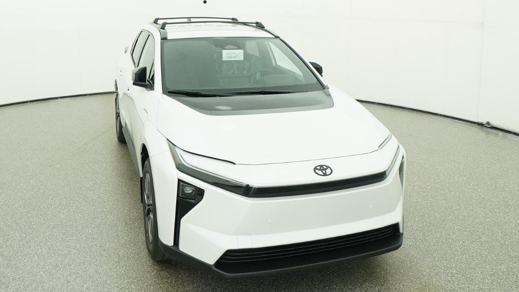 New 2026 WINDCHILL PEARL Toyota XLE image 73