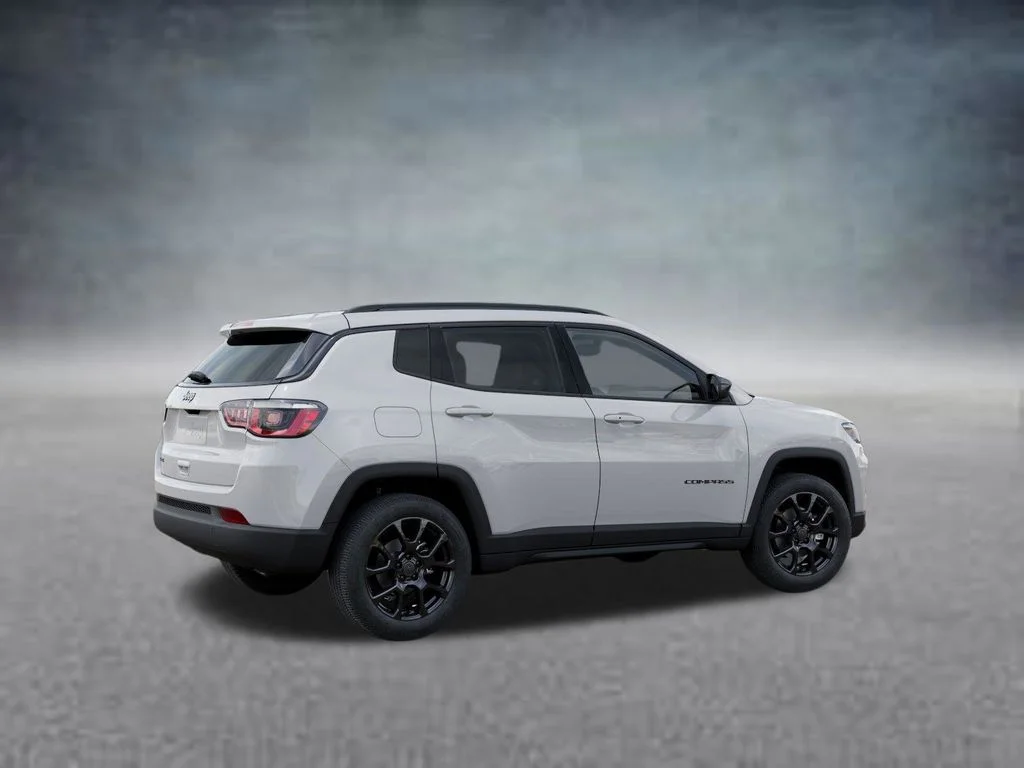 New 2026 Bright White Clear-Coat Exterior Paint Jeep Latitude image 4