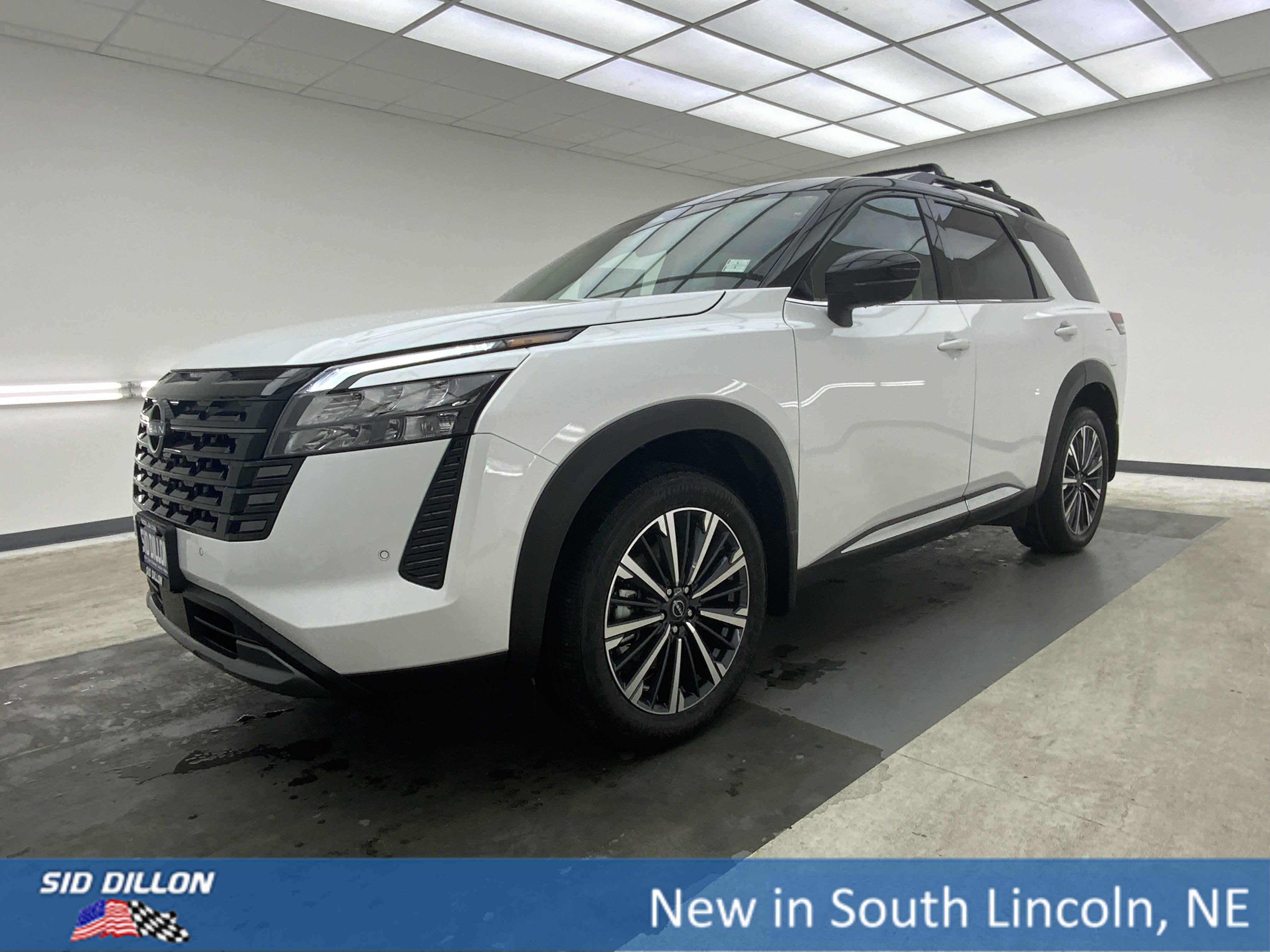 2026 Nissan Pathfinder Platinum 4WD's photo