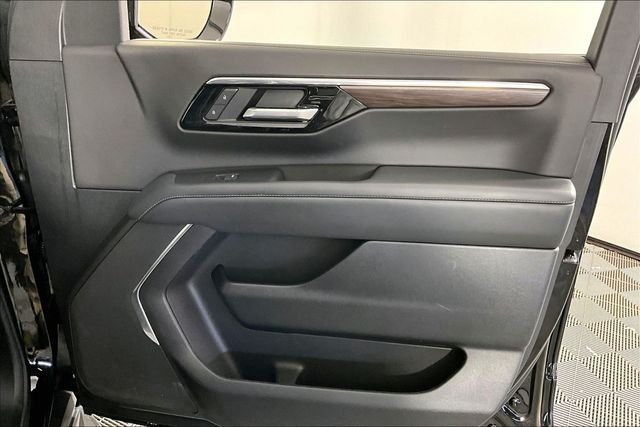 Used 2025 Black Chevrolet LT image 27