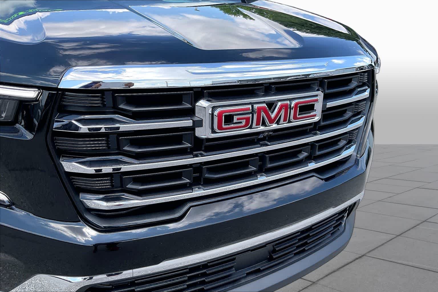 Used 2024 Ebony Twilight Metallic GMC Elevation image 28