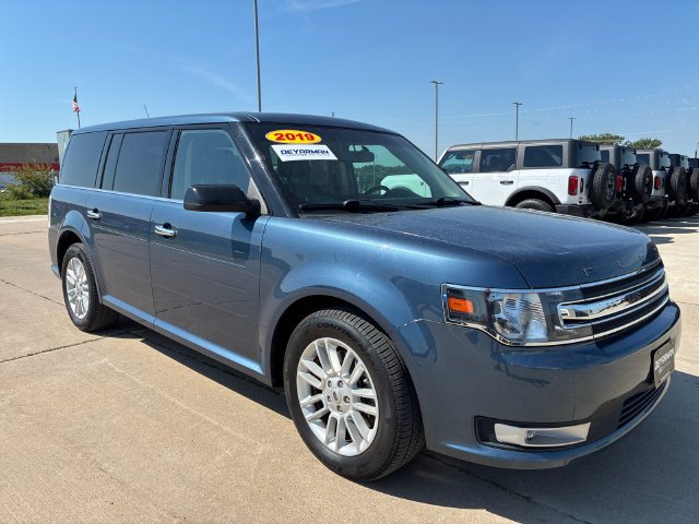 Used 2019 Blue Ford SEL image 3