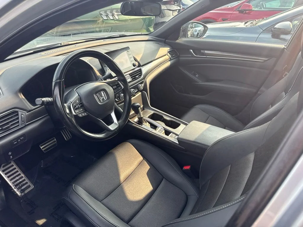 Used 2020  Honda Sport image 3