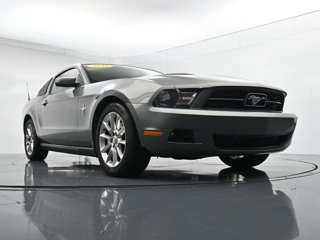 Used 2011  Ford V6 Premium image 25