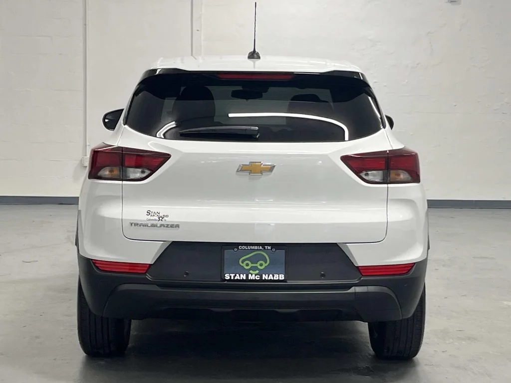 Used 2024 Summit White Chevrolet LS image 7