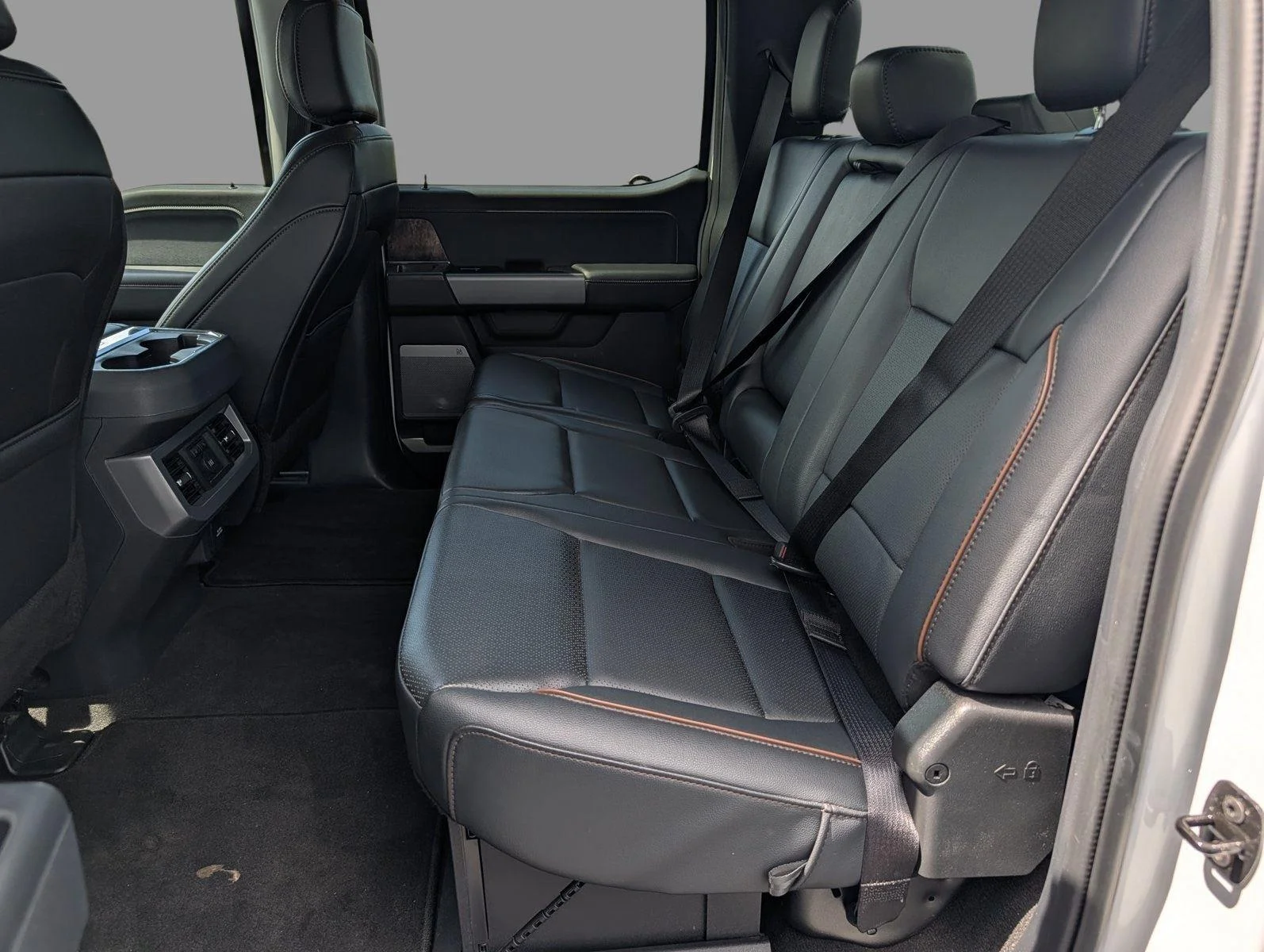 Used 2026 Oxford White Ford Lariat image 31