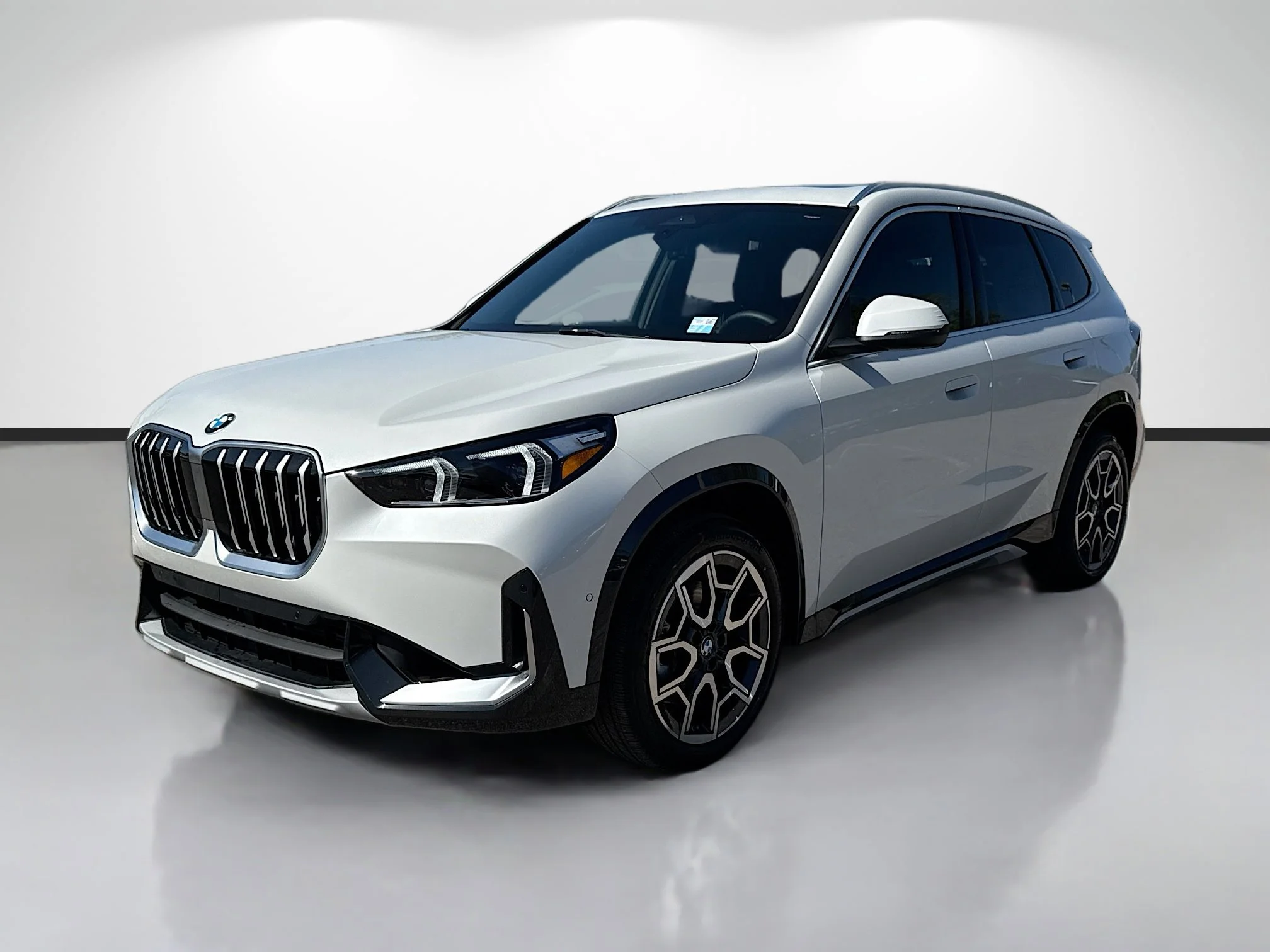 New 2026 Mineral White Metallic BMW xDrive28i image 7