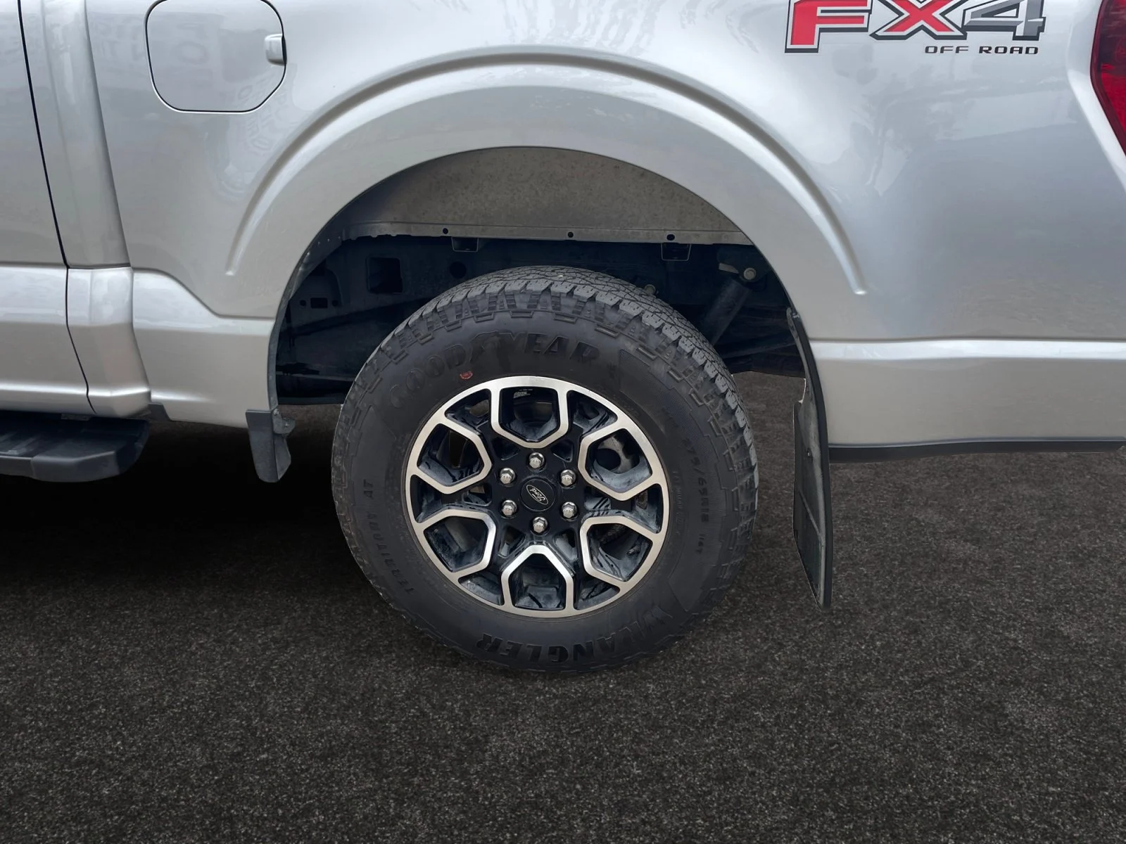 Used 2023 GREY Ford XLT SuperCrew 302A image 9