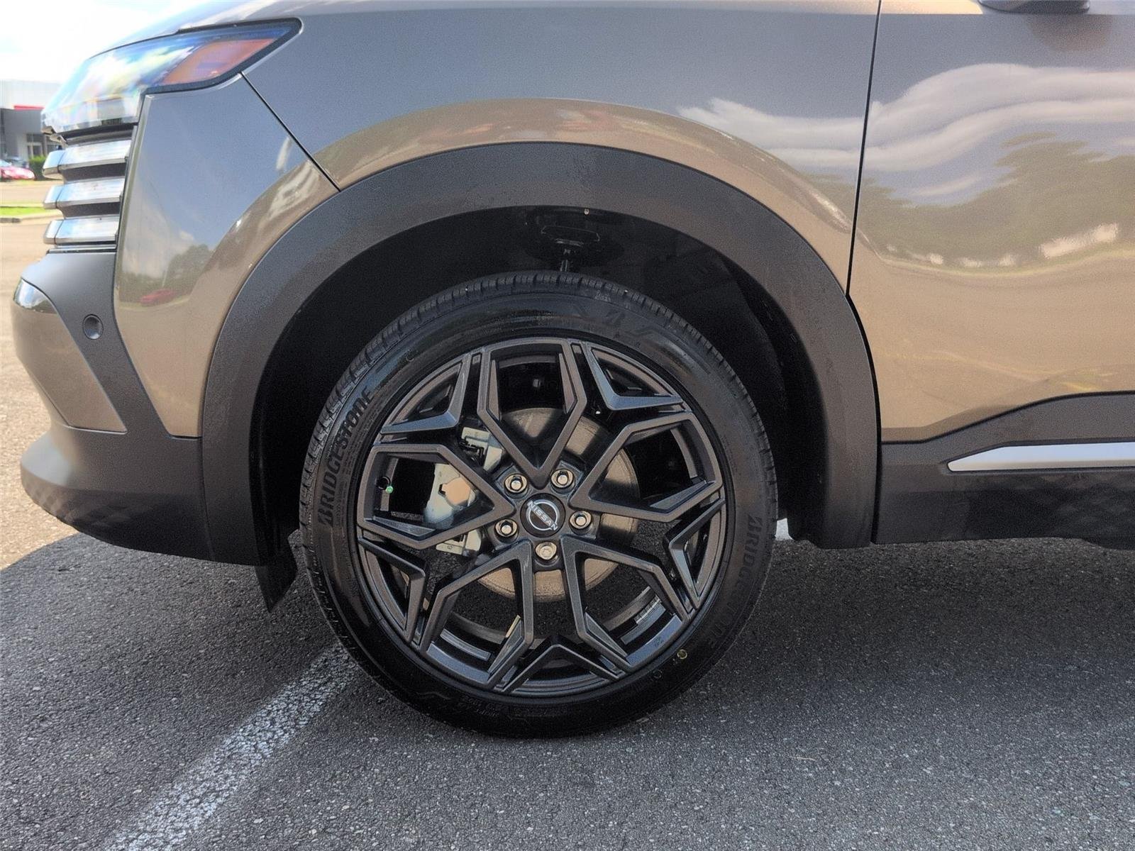 Used 2025 Canyon Bronze Metallic Nissan SR image 10