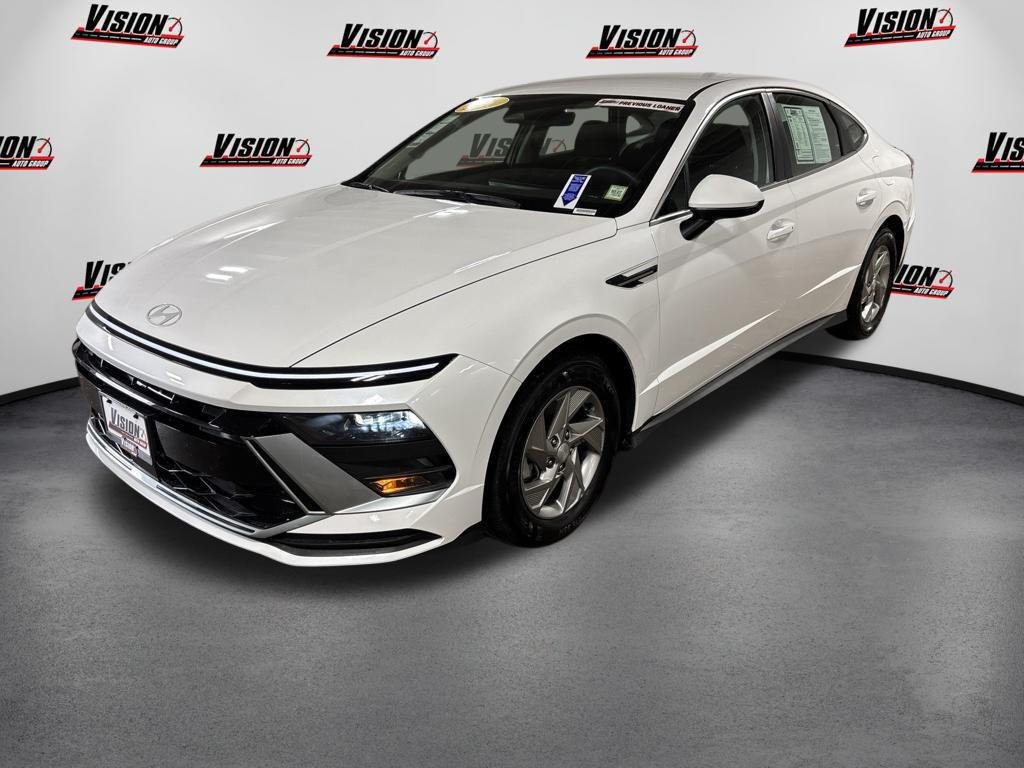 New 2026 White Hyundai SE image 1