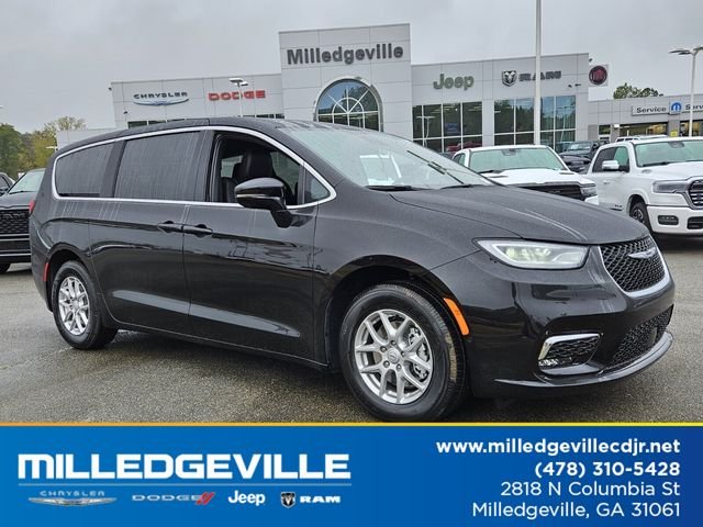 2026 Chrysler Pacifica Select's photo