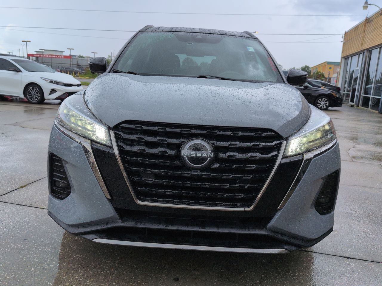 Used 2022 Boulder Gray Pearl Nissan SR image 9