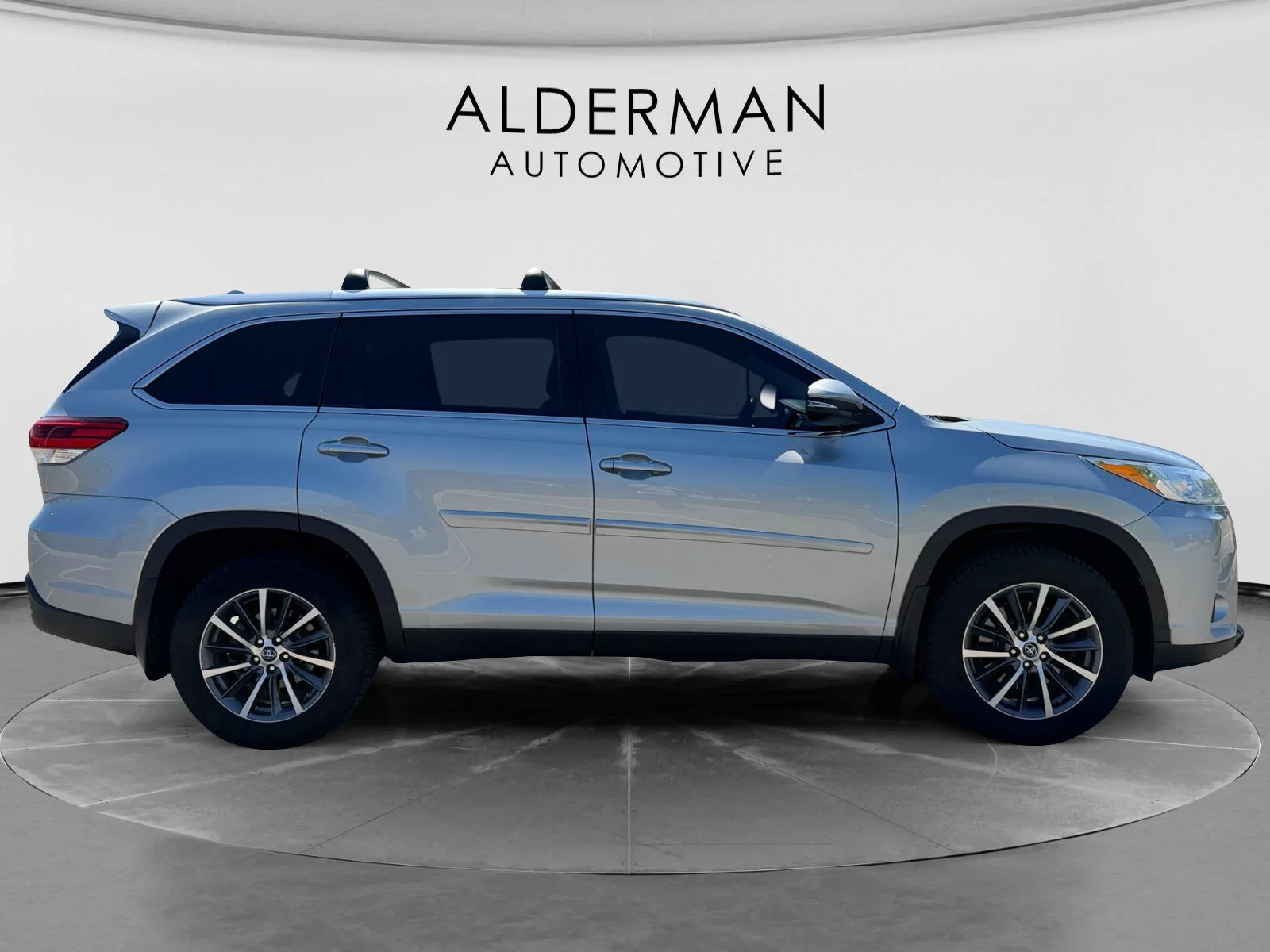 Used 2019 Celestial Silver Metallic Toyota XLE image 6
